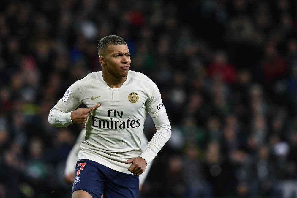 幼儿园小朋友篮球表演失误，为何却获全网点赞？